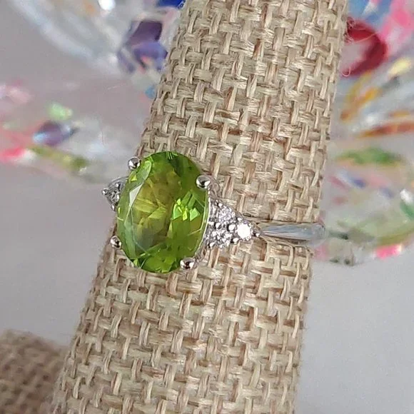 FLASH SALE! 10Kt White Gold Peridot & Diamond Gold Ring - Picture 7 of 15